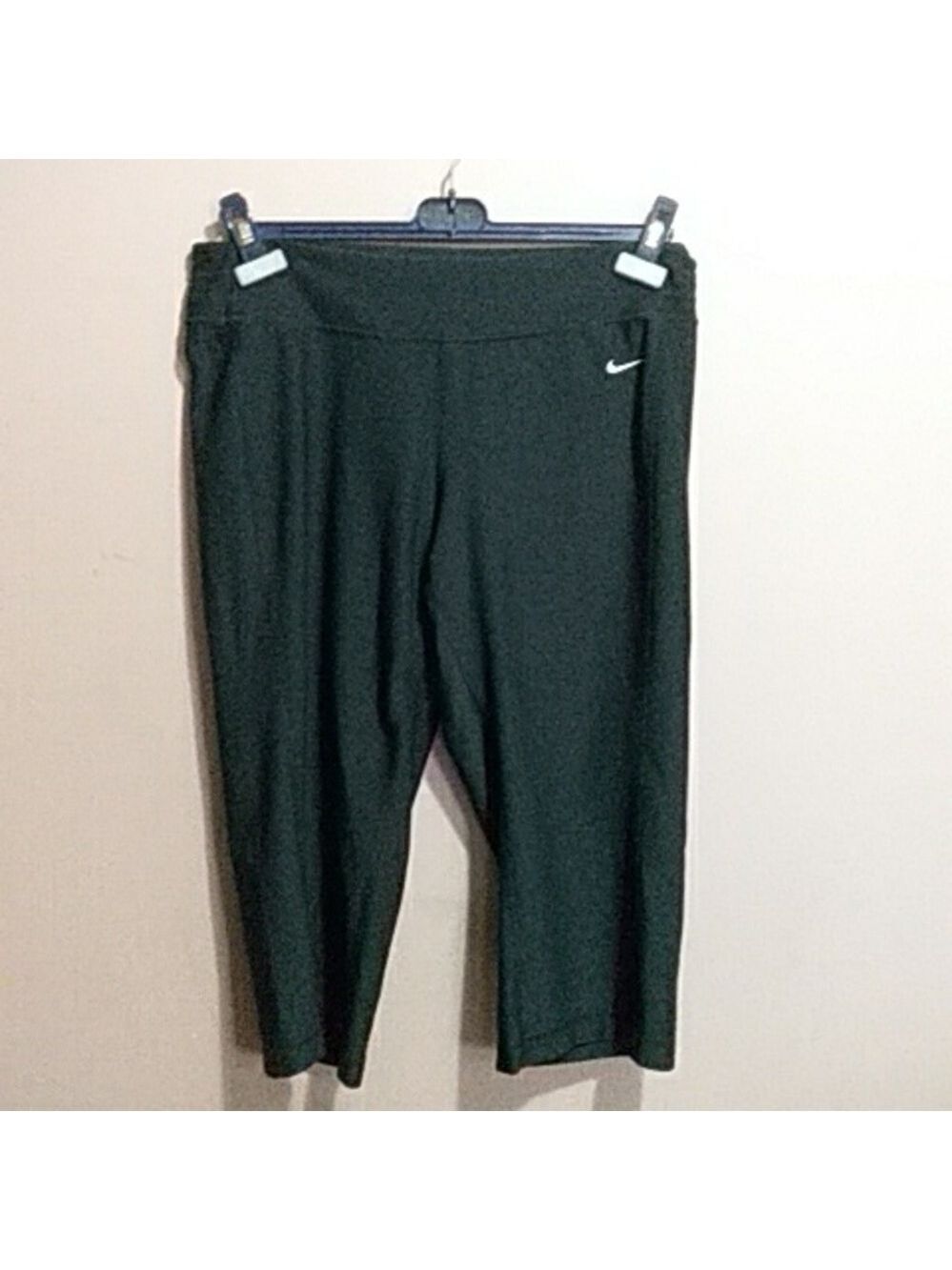 Nike dri fit capris size large